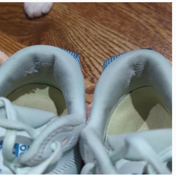 Women’s Gaviota 3 size 9B running shoes (green and blue) - Picture 2 of 7